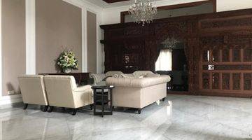 Gambar 3 Rumah beserta furniture terletak di tengah Menteng..