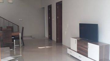 Gambar 1 Townhouse cantik di Jl Bangka, bebas banjir lokasi tenang akses dari Prapanca, Kemang, Tendean maupun Mampang