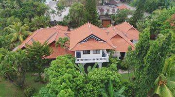 Gambar 1 T23-Villa dengan Guest House dengan Tanah Luas/Villa with Guest House with Large Land