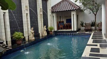 Gambar 1 Rumah lay out bagus, apik, teduh, dilengkapi kolam renang