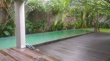 Gambar 1 Beautiful, big, and comfortable house at Kemang, South Jakarta, is available now