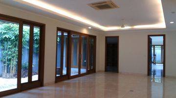 Gambar 1 Modern, big and beauty house at Kemang, South Jakarta, is available now