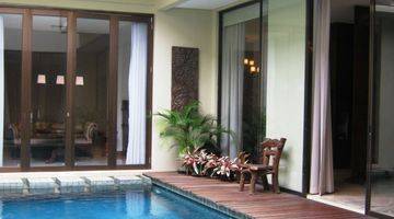 Gambar 1 Furnished Town House at Kemang With Swimming Pool