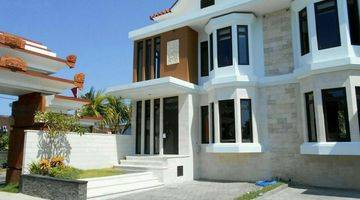 Gambar 1 A modern house with 2 floors in a strategic location, Renon