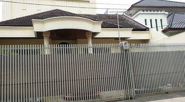 Gambar 3 Rumah kost 2 lantai area Jl. Senopati. kebayoran baru.