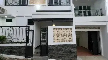 Gambar 1 Rumah mewah dalam komplek di jakarta selatan