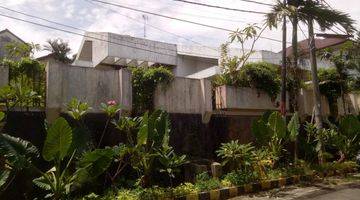 Gambar 2 Rumah Model Villa Ceiling Tinggi Dan Kokoh di Cinere.