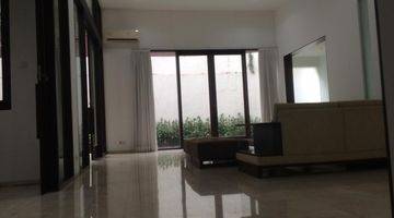 Gambar 4 Beautiful Modern House with Pool in Housing Compound Cilandak