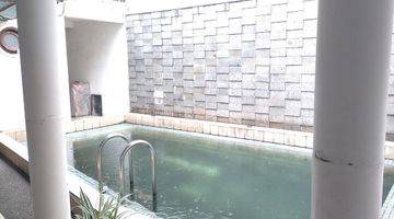 Gambar 3 Rumah dua lantai swimming pool pondok kelapa