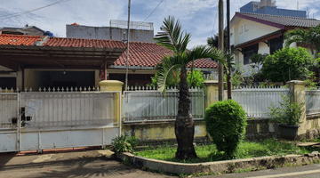 Gambar 1 rumah huk depan ada taman dan dua jalur