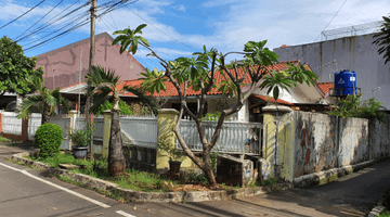 Gambar 4 rumah huk depan ada taman dan dua jalur