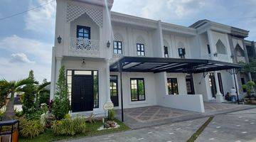 Gambar 2 Rumah mewah di cluster Castavia Royal Aqsha