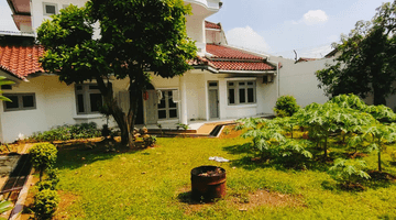 Gambar 2 Rumah classic dengan halaman belakang yg luas bisa dibuat kolam renang area Pesanggrahan Bintaro. 