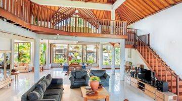 Gambar 3 Tropical Villa with Rice Fields View Canggu Bali