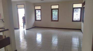 Gambar 4 Jual Rumah  Setiabudi murah bisa nego 4 BR, 2 BA,  unfurnished, bisa masuk mobil, parkir luas