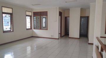 Gambar 5 Jual Rumah  Setiabudi murah bisa nego 4 BR, 2 BA,  unfurnished, bisa masuk mobil, parkir luas