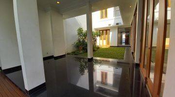 Gambar 2 Tropical Modern House in Prestigious Location Pondok Indah