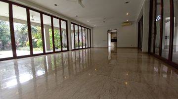 Gambar 2 Kemang - Luxury Tropical House with Spacious Garden