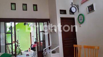 Gambar 1 Rumah 2 Lantai SIAP HUNI SEMI FURNISH di Sulfat Pandanwangi dekat LA Sucipto, Araya, RS Puri Bunda row jalan lebar