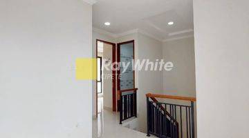 Gambar 2 Rumah Brandnew Tropical Natural Dalam Townhouse Di Pondok Labu