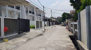 Gambar 2 Dijual cepat Rumah 2 lantai hoek furnished di Cendrawasih, Cengkareng