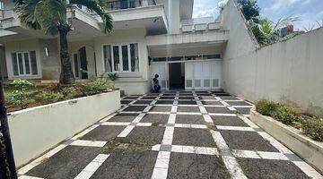 Gambar 2 Rumah 2 Lantai Butuh Renovasi Unfurnished Sertifikat Hak Milik di Jalan Adyaksa IX, Jakarta Selatan