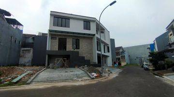 Gambar 1 Dijual cepat rumah mewah di cluster costarica Modernland