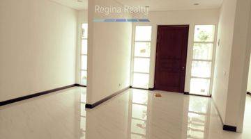 Gambar 2 Regina Realty, Rumah De Latinos Bsd City 