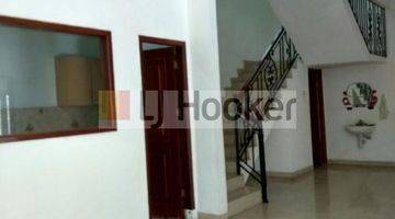 Gambar 2 TURUN HARGA !! Townhouse Mayang Permai PIK Semi Furnished Jakarta Utara