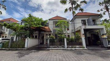 Gambar 1 2-storey house in a convenient location at Jimbaran