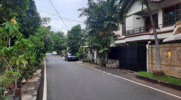 Gambar 1 Rumah bagus 2 lantai  depan taman di rawamangun