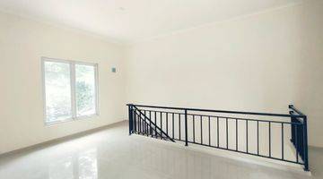 Gambar 4 TOWN HOUSE CANTIK LOKASI DEKET TOL CIBUBUR