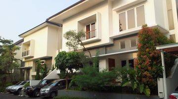 Gambar 4 Very Nice, Quite and Modern Townhouse at Pejaten Area