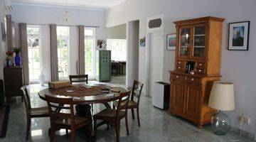 Gambar 1 : A Cozy Bungalow Style House With Sw.Pool In Prime Area of Menteng