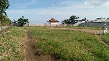 Gambar 1 tanah dekat Pantai Lebih