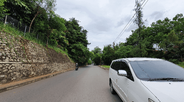 Gambar 4 Tanah samping pintu masuk Villa Meruya Haji Lebar