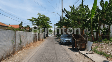 Gambar 2 Tanah Ketintang Padat Penduduk Nego