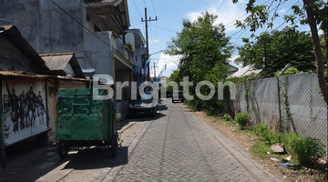 Gambar 3 Tanah Ketintang Padat Penduduk Nego