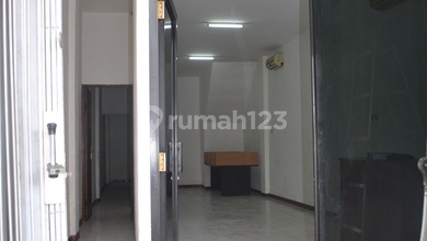 Ruko Lokasi Strategis Baru Renovasi Bebas Banjir