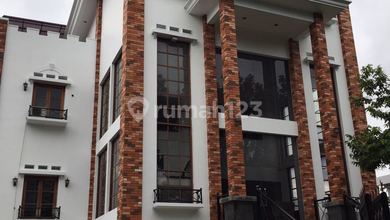 Gedung di daerah Radio Dalam Jakarta Selatan 