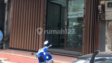 Disewa Ruko Siap Pakai Ada Lift Barang Glodok Jaya 