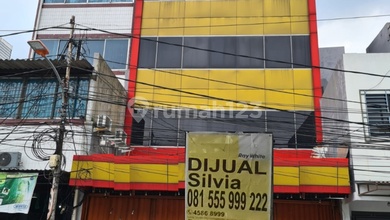 Ruko mangga besar strategis cocok utk cafe resto bonus kost2an