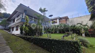 Disewakan Ruang Usaha  di Ciumbuleuit Bandung – Cocok untuk Resto, Showroom, Kantor, Klinik, Akses Mudah & Parkir Luas