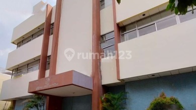 Dijual Gedung di jalan Imam Bonjol, Semarang.
