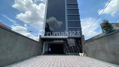 Brand New Mini Office Building, Lokasi Strategis