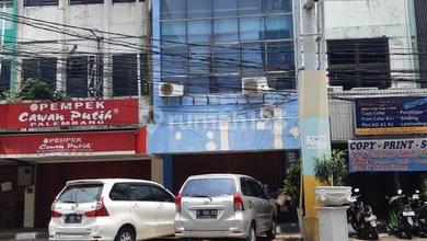 Ruko 3 Lantai Dijalan Raya Di Jak Pus
