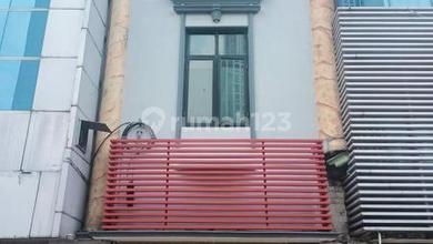 Jual Ruko Luas  Siap Dipakai Menghadap Jalan Besar