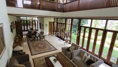 Rumah Mewah di Dago, Bandung, 4 Kamar Tidur, LT 748m²
