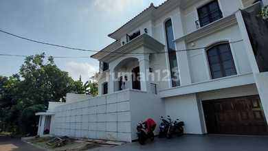 Lebak Bulus, Rumah Sultan Swiming Pool