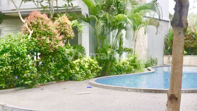 Jual Rumah Megah Luas 114 m2 di Uluwatu, Badung